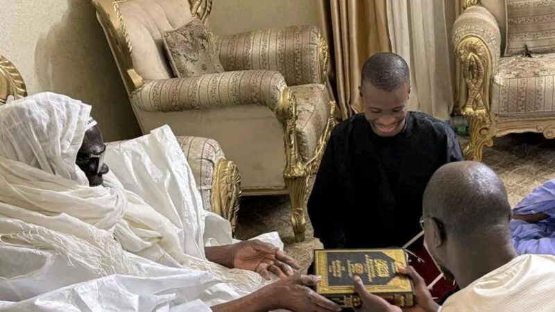 Première visite officielle à Touba : Me Mouhamadou Bamba Cissé honoré par le Khalife des Mourides