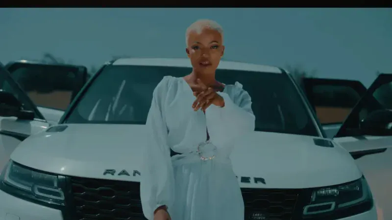 Musique : Badiene dévoile le clip de son premier single « Bul Lal » (Vidéo)