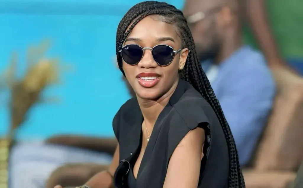 Sénégal – Après sa participation au clip « Yeksil », Kiné Ndiaye Rose s’affiche rayonnante sur TFM (Photos)