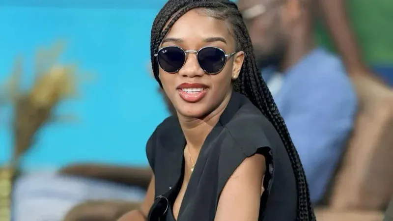 Sénégal – Après sa participation au clip « Yeksil », Kiné Ndiaye Rose s&rsquo;affiche rayonnante sur TFM (Photos)