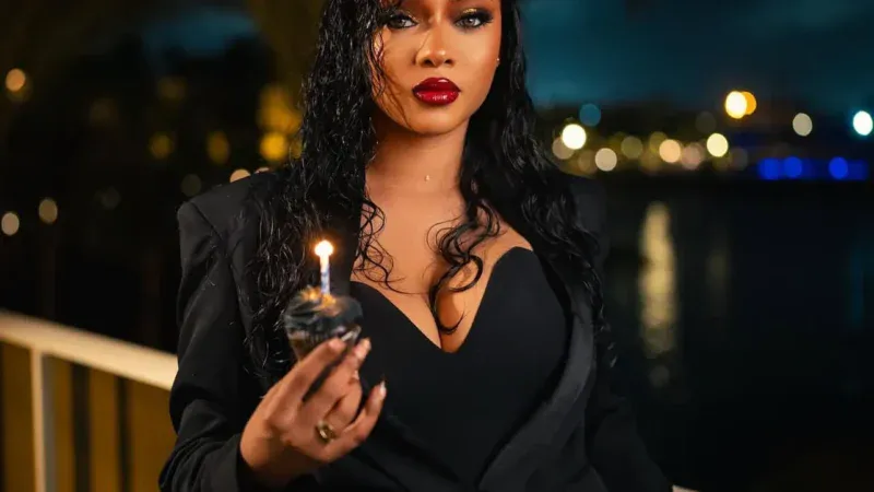 Sénégal – Tailleur chic et chaussures de luxe, Racky Aïdara a soufflé sa nouvelle bougie avec élégance (Photos)