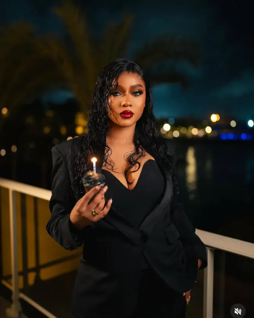 Sénégal – Tailleur chic et chaussures de luxe, Racky Aïdara a soufflé sa nouvelle bougie avec élégance (Photos)