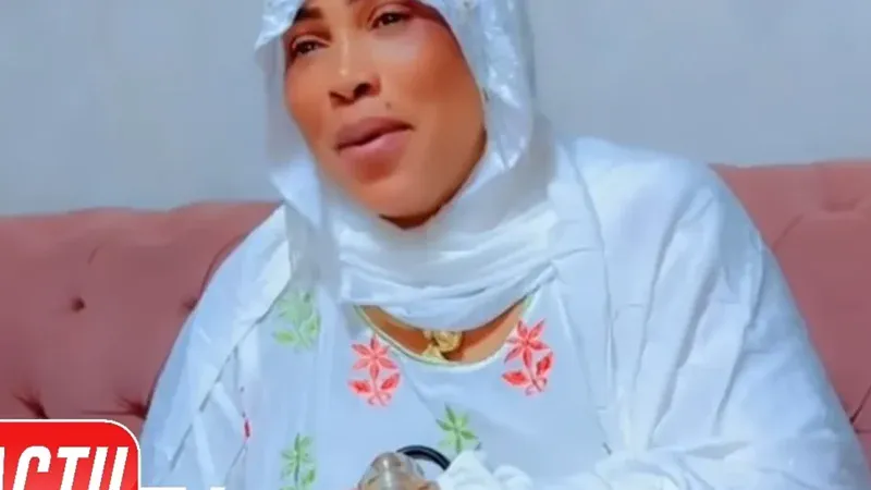 Sénégal – Geste émouvant de Mame Ndiaye Savon : Elle envoie sa mère à La Mecque après sa sortie de prison (Vidéo)