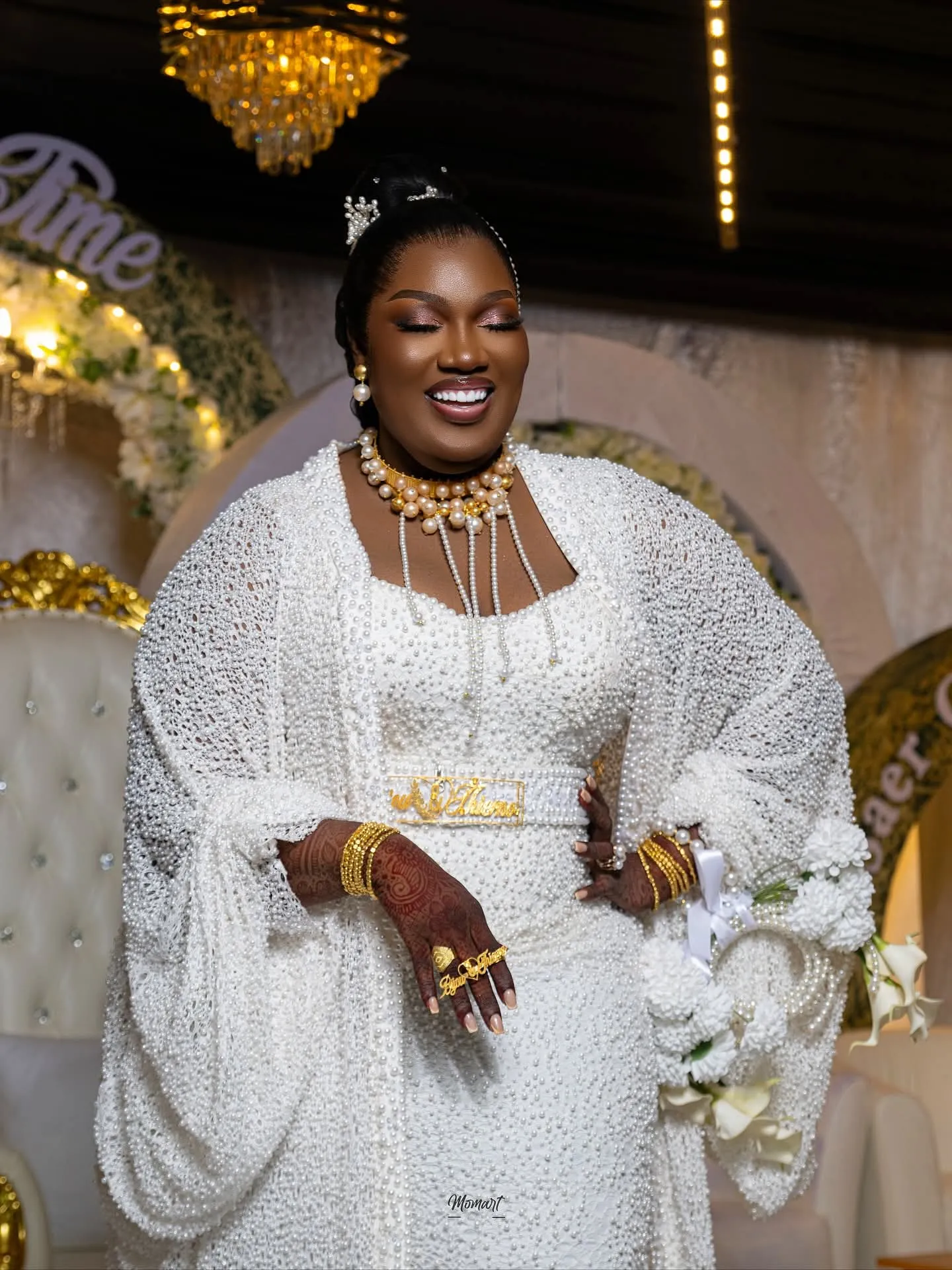 Sénégal – Baptême grandiose de Bousso Bally : Bijou Ngoné rayonne, les célébrités défilent avec des cadeaux luxueux (Photos)