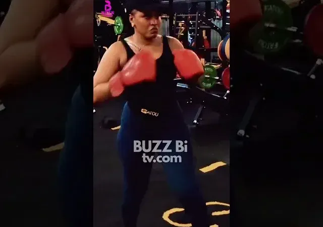 Déterminée à retrouver sa silhouette, Aïcha Rassoul se donne à fond à la salle de sport (Vidéo)