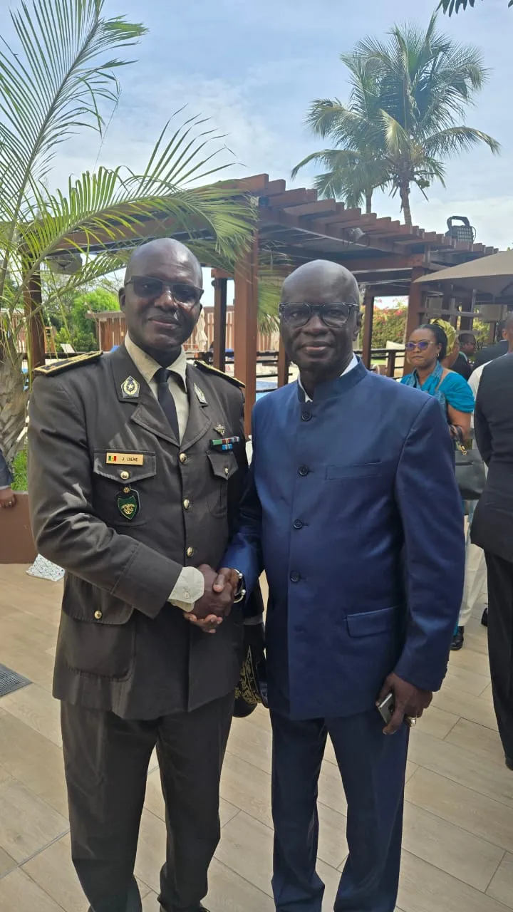 Sénégal : L’Armée honore Oumar Pène, « un ambassadeur de la paix dont la voix transcende les générations »