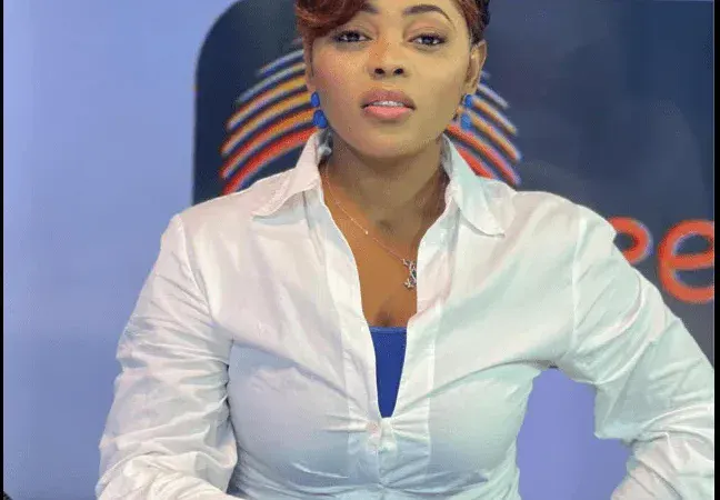 Sénégal – Convoquée pour ses posts sur Facebook, la journaliste de Sen TV Asma appelée à « apporter des preuves »