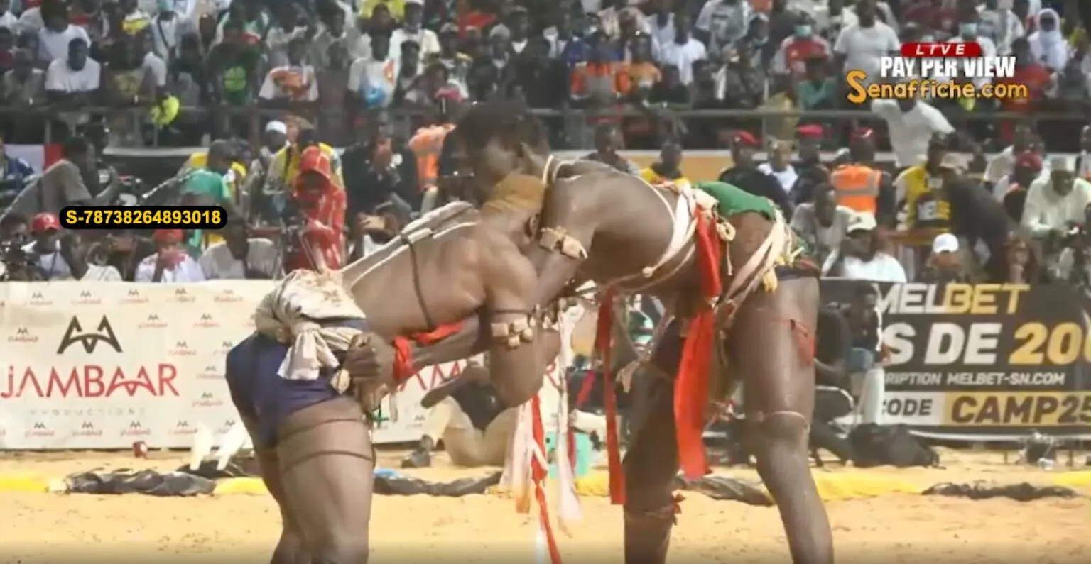 Lutte au Sénégal : Prince s’impose face à Mor Kang Kang sur une belle chute à l’Arène Nationale (Vidéo)