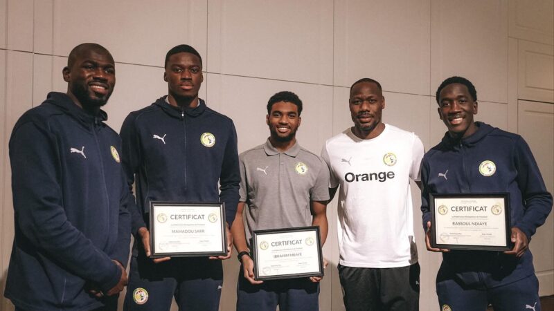 Sénégal : Mamadou Sarr, Ibrahima Mbaye et Rassoul Ndiaye reçoivent leur certificat de première sélection (Photos)