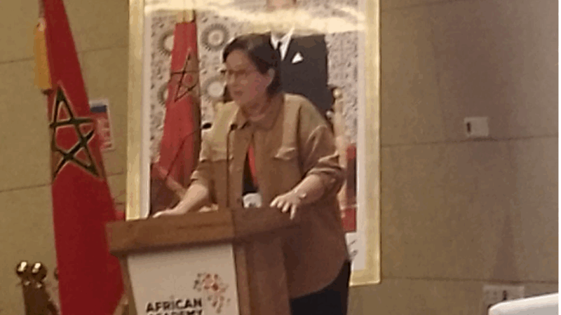 « Les femmes soignent, mais elles dirigent rarement » : L’alerte du Pr Rajaa Aghzadi au Sommet de Dakhla