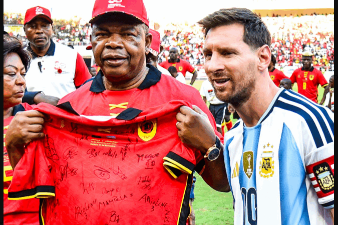 Un moment rare : Messi décoré par un chef d’État africain