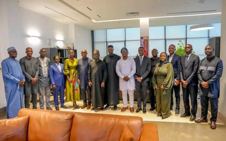 Mines et énergie : Ousmane Sonko reçoit une délégation sierra-léonaise…