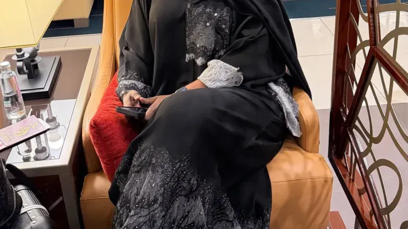 Voilée et rayonnante à la Mecque, Mia Guissé partage son voyage spirituel avec sa mère (Photos)