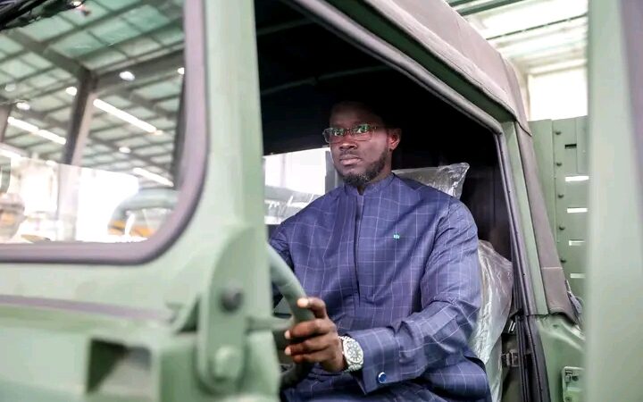 Usine d&rsquo;assemblage de véhicules militaires à Diamniadio : Diomaye Faye met l’accent sur la souveraineté…