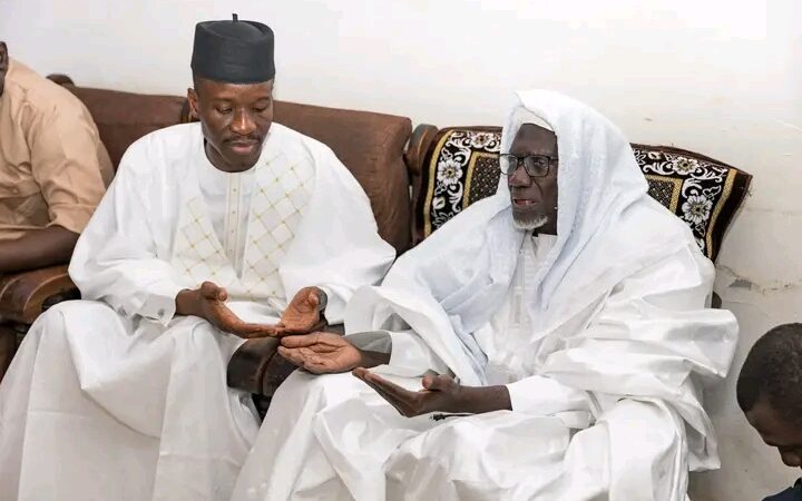 Visite de courtoisie : le ministre de l’Intérieur, Bamba Cissé, chez l’imam Ousmane Fansou Bodian