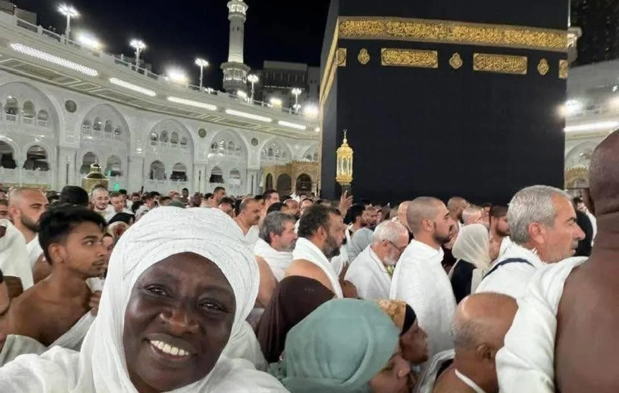 Diplomatie et spiritualité : Aminata Touré effectue sa Oumra après son plaidoyer à Riyad