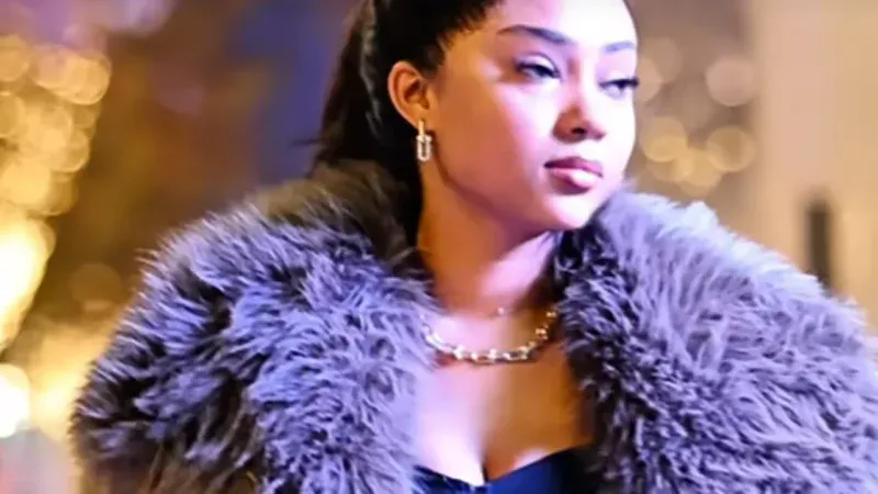 Paris : Racky Aïdara s&rsquo;affiche dans une tenue glamour et attire les regards (Vidéo)