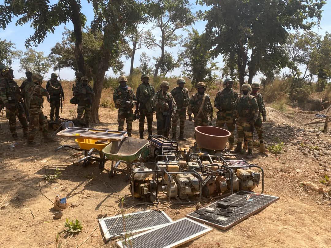 Kédougou : Les armées démantèlent un site d&rsquo;orpaillage clandestin à Moussala et saisissent un important lot de matériel
