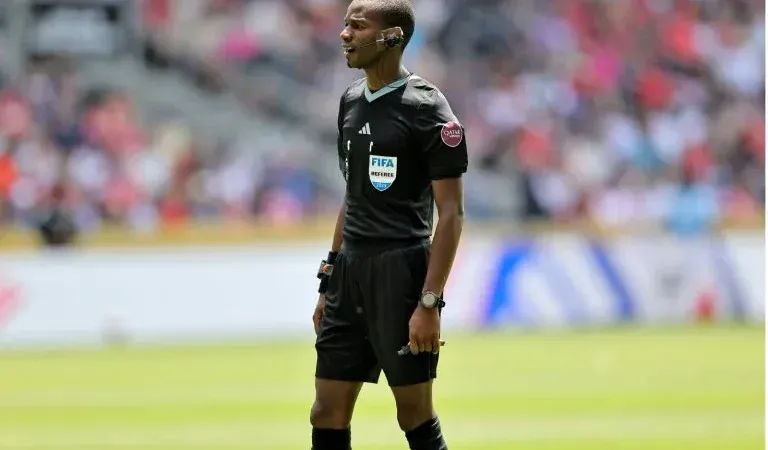 CAN 2025 : L&rsquo;arbitre sénégalais Issa Sy au sifflet pour le duel Égypte–Zimbabwe