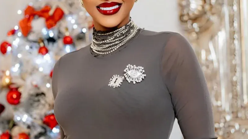 Célébration de Noël : Clara illumine la toile avec son nouveau look époustouflant (Photos)