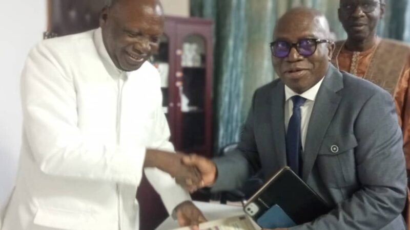 EISMV de Dakar : Le Pr François Adébayo Abiola immortalise l&rsquo;histoire de la profession vétérinaire dans un ouvrage de référence