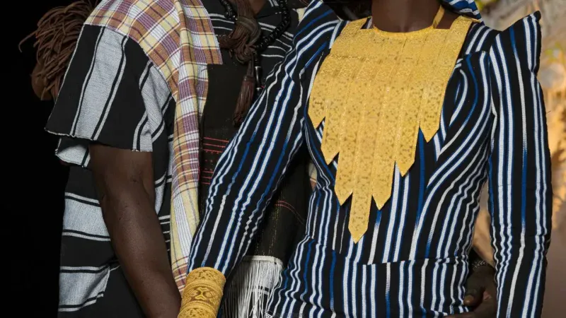 Tradition sérère et élégance : La complicité affichée entre Siteu et son épouse séduit (Photos)