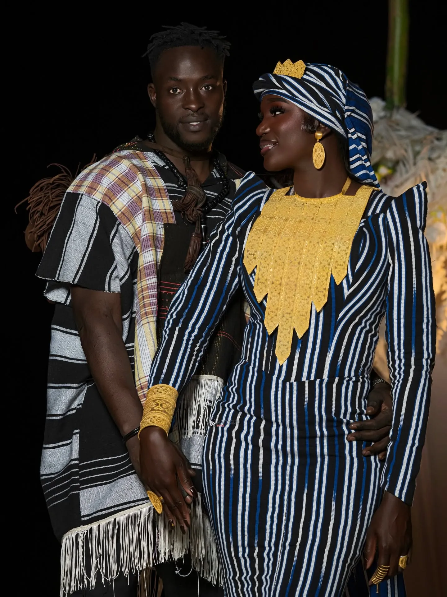 Tradition sérère et élégance : La complicité affichée entre Siteu et son épouse séduit (Photos)