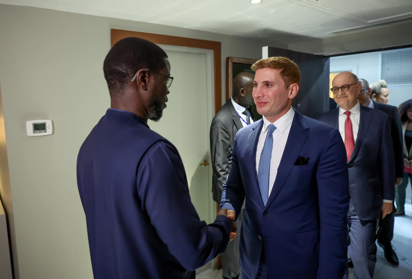 Abidjan, l’audience entre le Président Diomaye et le Sous-secrétaire d’État américain aux Affaires économiques
