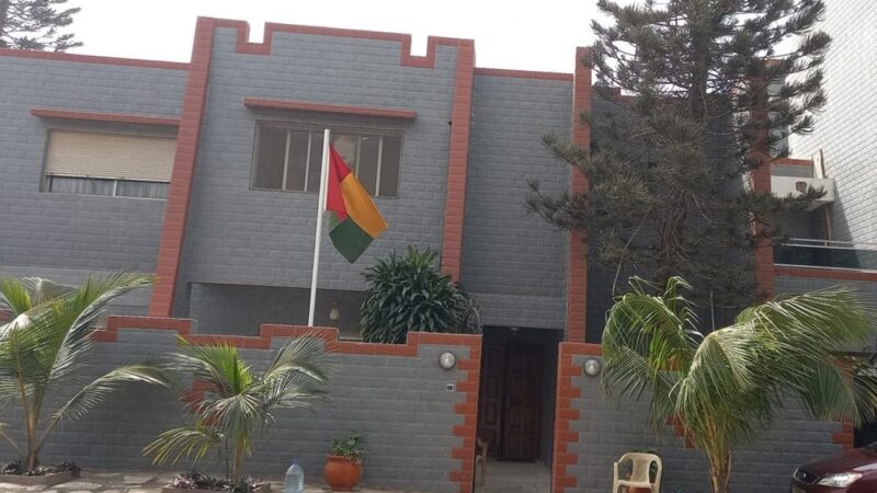 Traque, fuite et cachette : Comment la police a mis la main sur les auteurs du vol d’un véhicule diplomatique