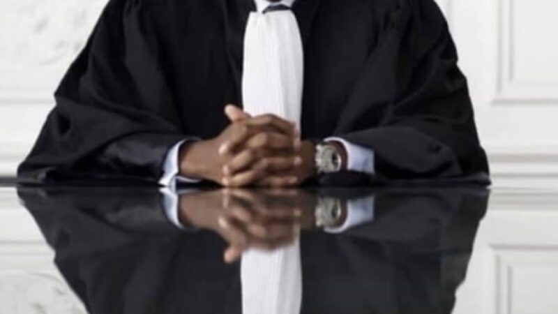 Almadies : Un faux accident pour voler l’iPhone 17 Pro Max d’un avocat, le suspect arrêté à Guédiawaye