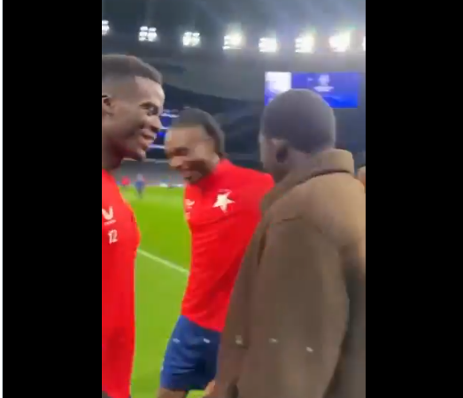 Londres : El Hadj Malick Diouf retrouve ses anciens coéquipiers du Slavia Prague (Vidéo)