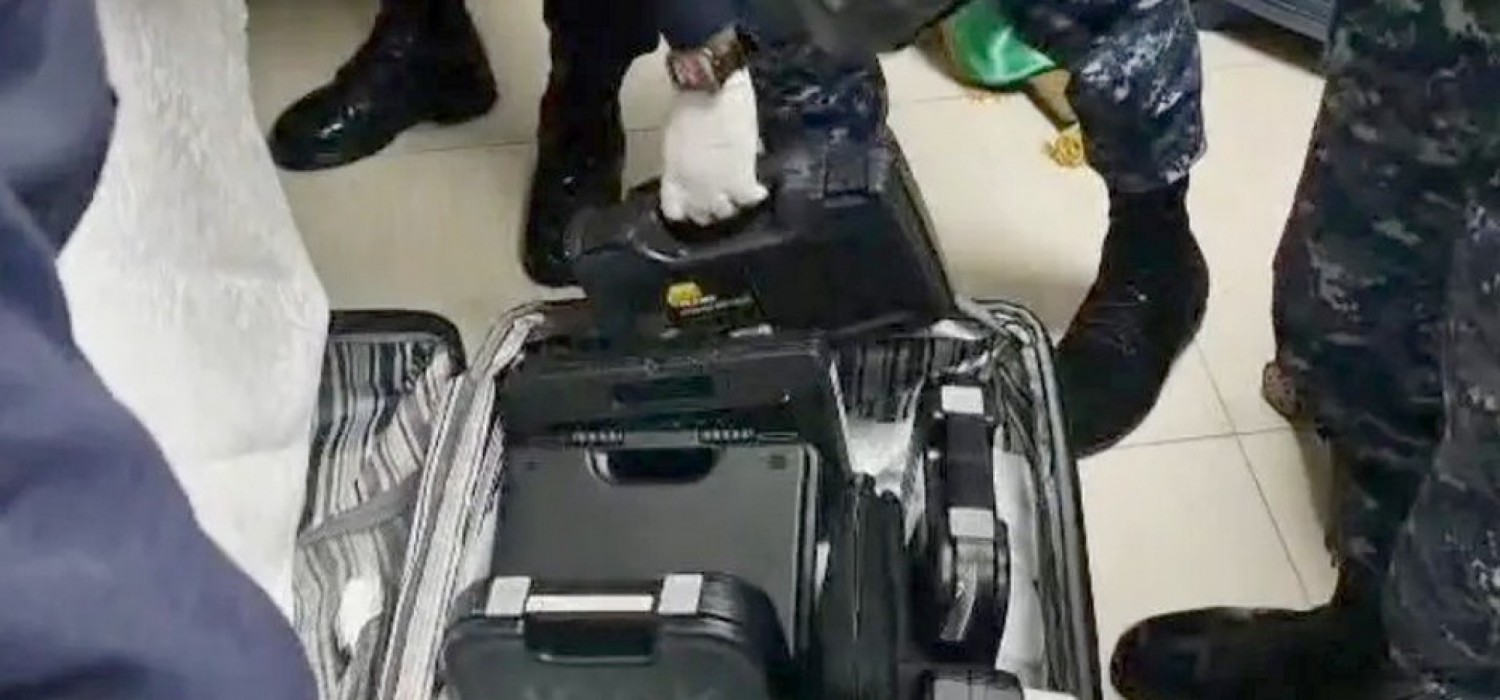 Mbour : un « arsenal de guerre » découvert dans les valises d’un passager à l’AIBD…