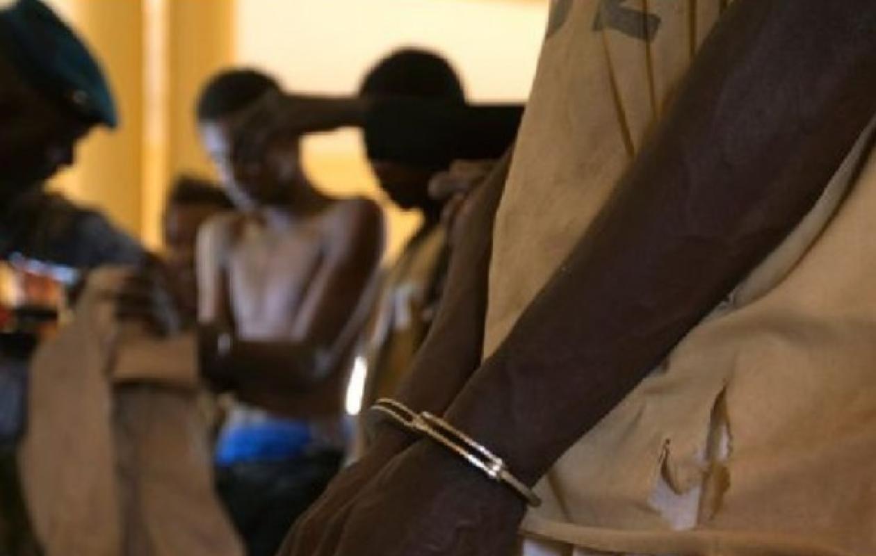 THIÈS: arrestation de  5 présumés homosexuels