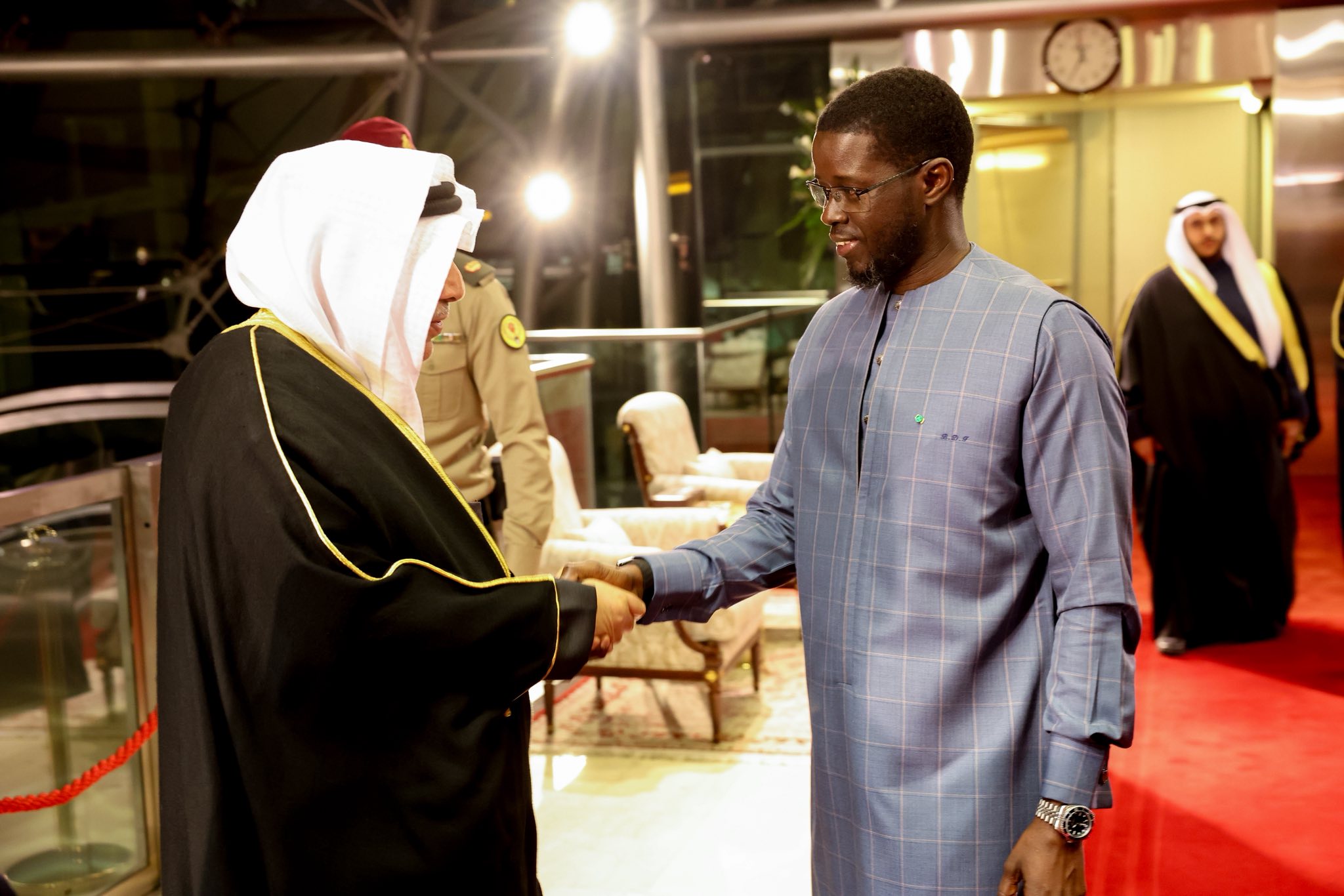 Koweït: les images de l’arrivée du Président Diomaye, accueilli par le Prince héritier Cheikh Sabah Khaled