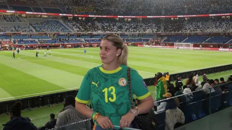 L&rsquo;épouse d&rsquo;Iliman Ndiaye vibre pour les Lions dans les tribunes