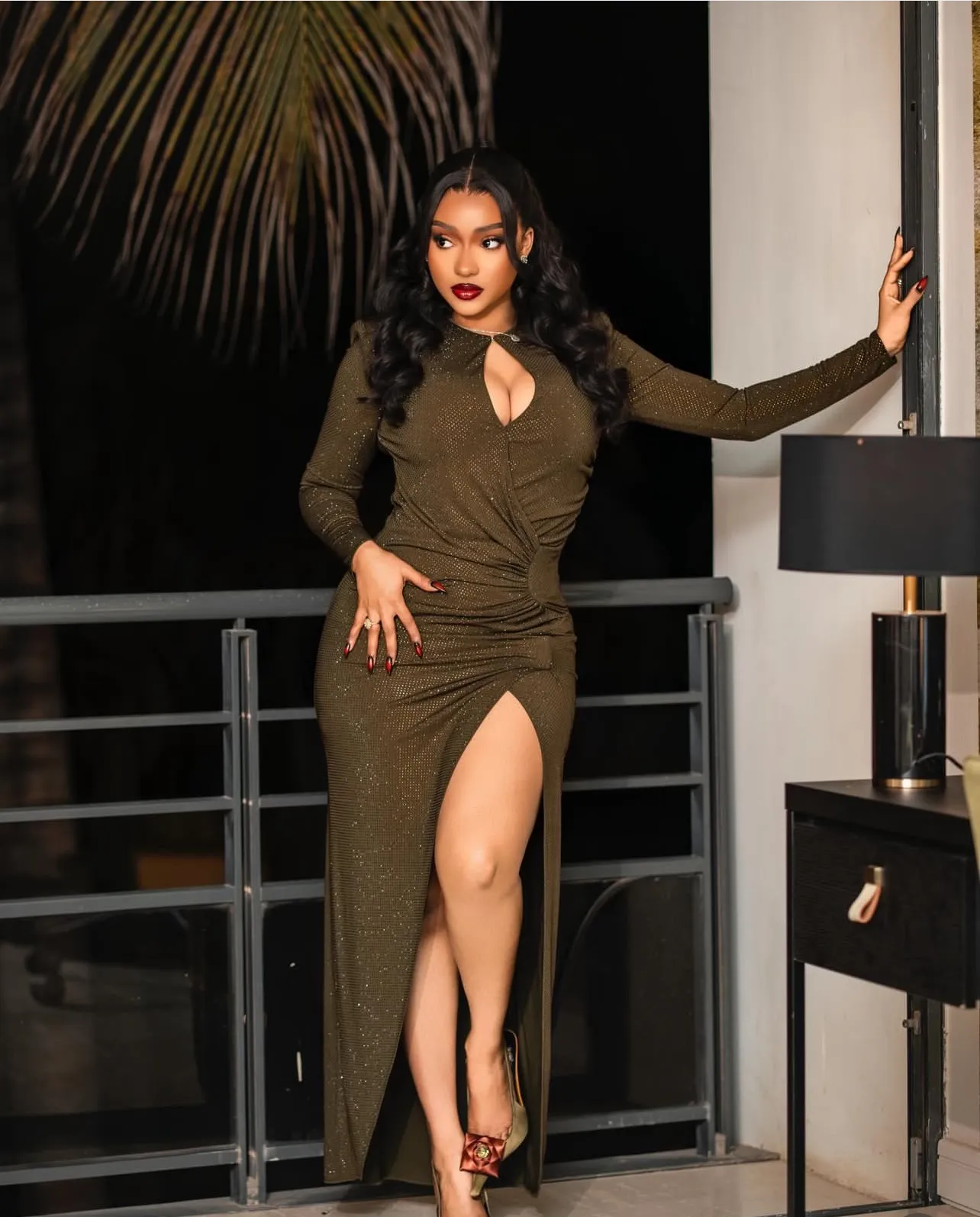 Look du Nouvel An : La robe verte fendue de Racky Aïdara fait sensation sur la toile (Photos)