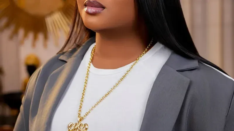 Maman Aziz Ndiaye dévoile sa nouvelle silhouette et rayonne d&rsquo;élégance (Photos)