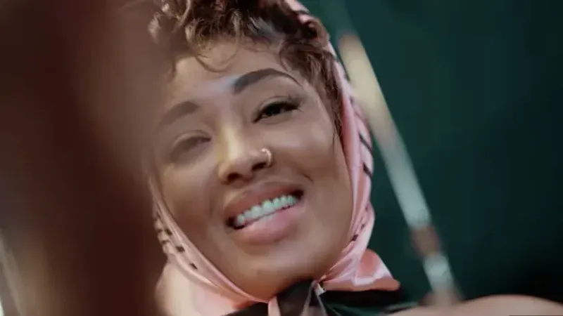 « Djiné » : Ouse Zik Buzz dévoile son univers entre sonorités urbaines et afro (Clip officiel)