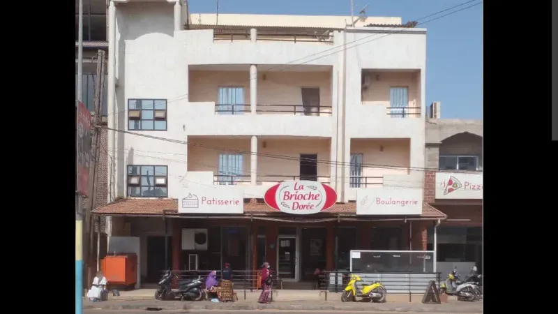 Zac Mbao : Des employés de Brioche Dorée arrêtés après un usage imprudent de pétards