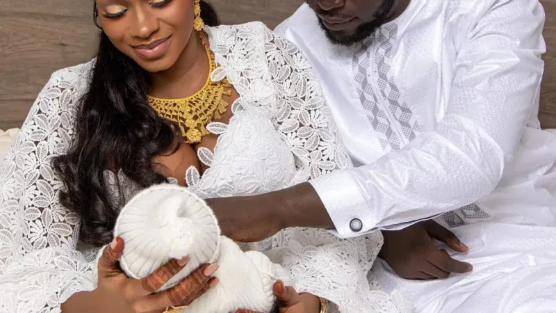 Baptême de leur fils aîné : Bathie Drizzy et Zeyna exaucent un vœu en honorant le Prophète (PSL)