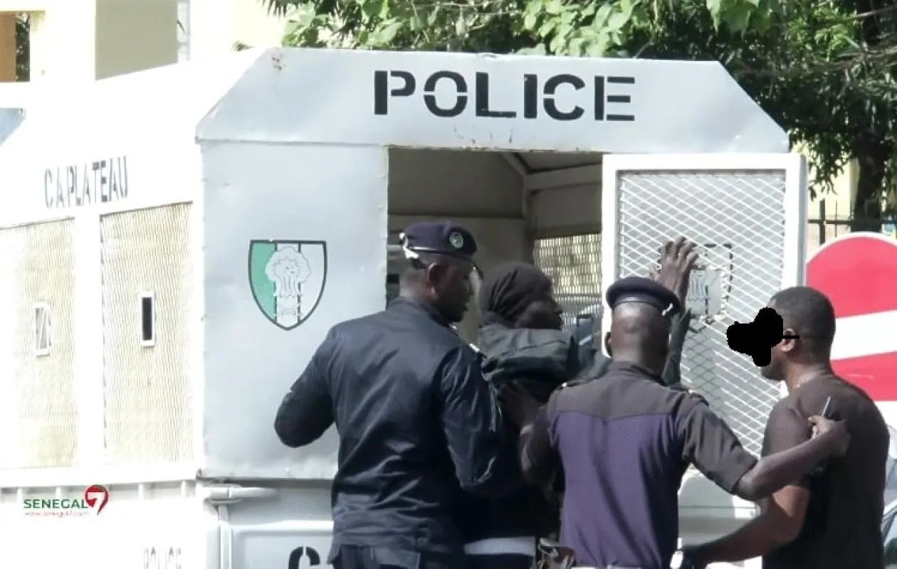 Insécurité à l’arrêt Dial Mbaye : Le lutteur Abdou Lô Sène tombe pour des agressions en réunion