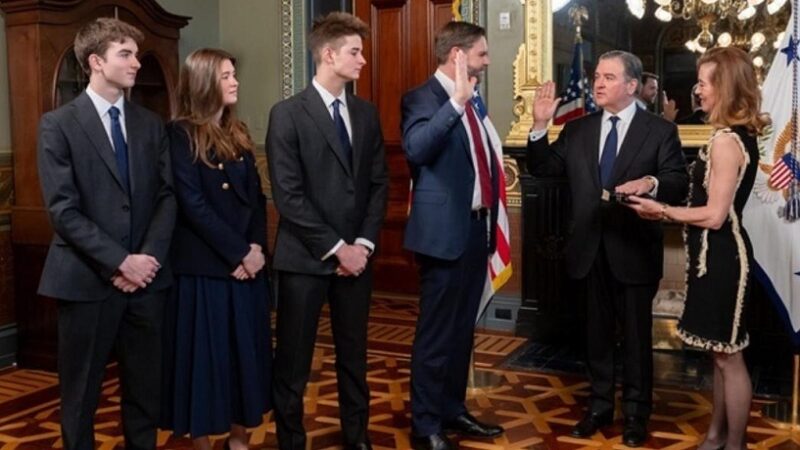 États-Unis : Le nouvel ambassadeur au Maroc prête serment devant le vice-président J.D. Vance (Photo)