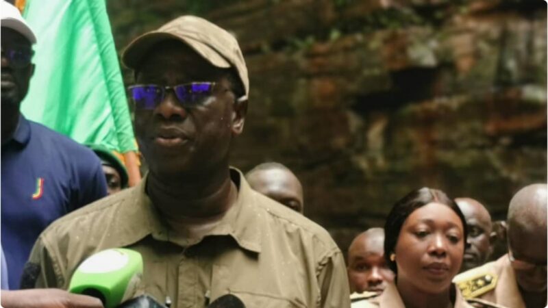 Tension à l&rsquo;UCAD : Le ministre Daouda Ngom contraint d&rsquo;écourter sa visite face à la colère des étudiants