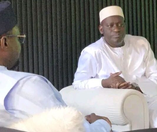 Solidarité : Ousmane Sonko chez Abass Fall pour présenter ses condoléances