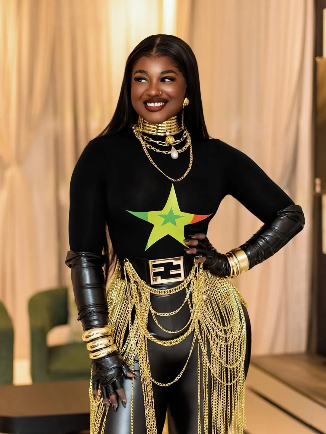 Mia Guissé rayonne à Lagos avec une tenue audacieuse et symbolique