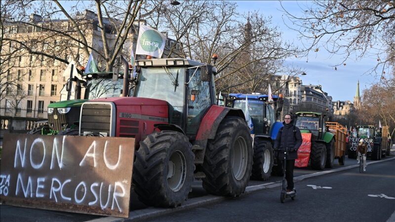 France : La colère des agriculteurs gagne Toulouse, le centre-ville investi par des tracteurs