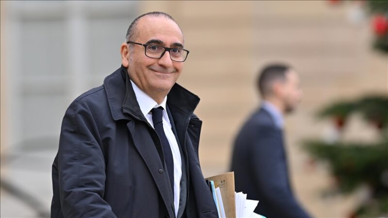 France : 10 militants britanniques d&rsquo;extrême droite interdits de territoire pour des actions anti-migrants