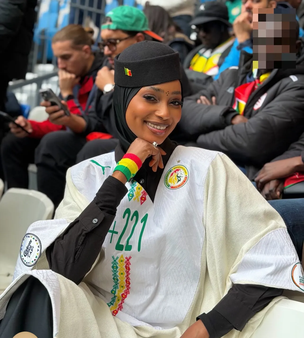 CAN 2025 : L&rsquo;élégance de Fah Aïdara aux couleurs nationales séduit le public à Tanger (Photos)