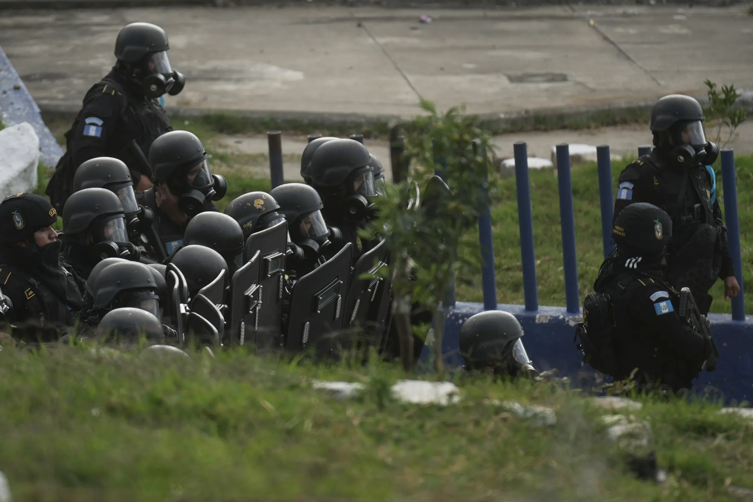 Sept policiers abattus et des prisons en révolte : la réponse constitutionnelle immédiate du président Arevalo