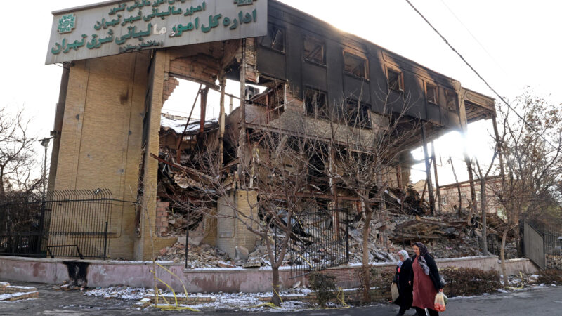 Au cœur des tensions avec Washington, le décompte officiel des victimes finalement admis par la télévision d’État iranienne